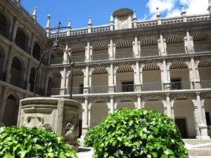 Patio de Santo Tomás de Villanueva, Universidad de Alcalá