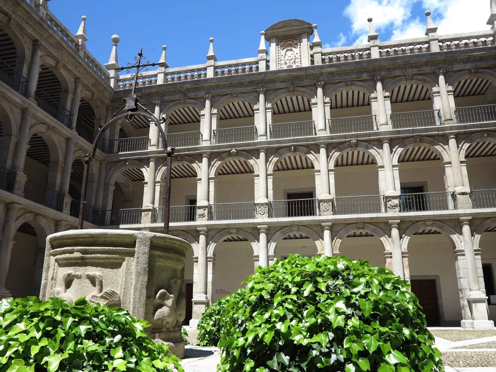 Patio de Santo Tomás de Villanueva de la Universidad de Alcalá