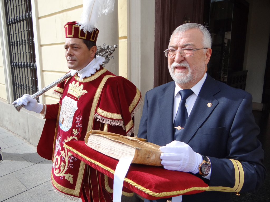 Procesión cívica 2014 frente al Ayuntamiento