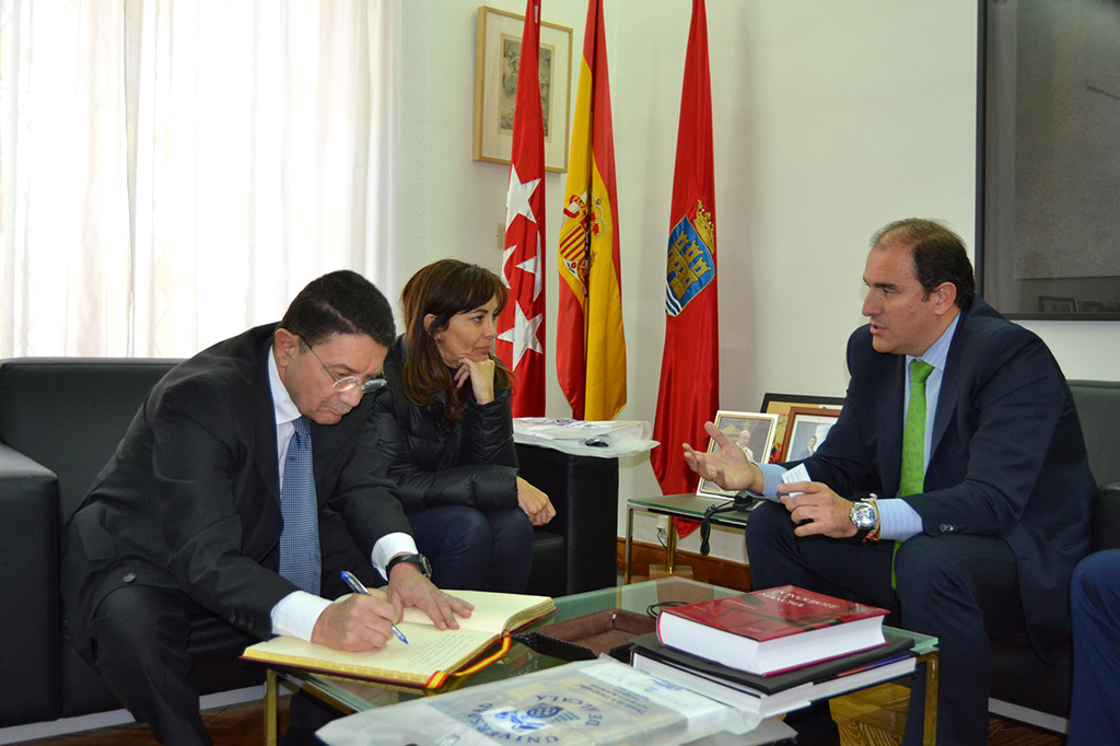 ALCALDE Premio Ciudad de Alcalá Patrimonio Mundial OMT (firma)