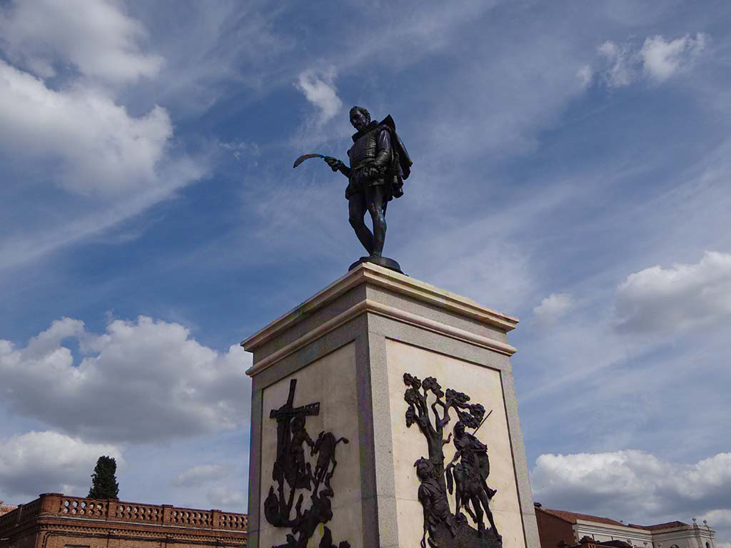 Estatua-de-Cervantes-(21)-editada