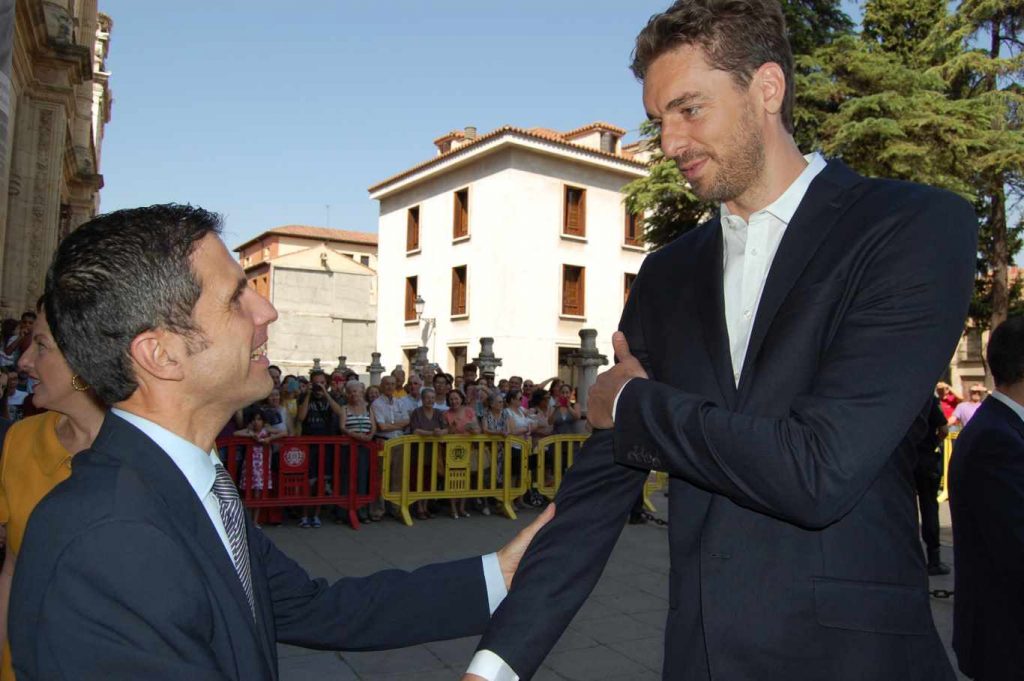 ALCALDE REY FELIPE VI Entrega Premios Camino Real Pau Gasol 1