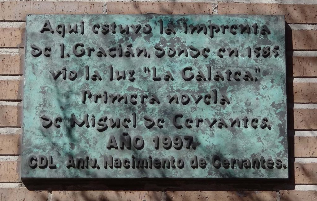 En la calle Libreros de Alcalá de Henares vio la luz la primera obra de Cervantes, La Galatea.