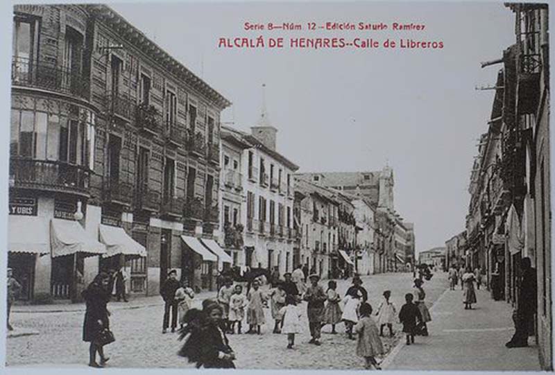 Postal antigua de la calle Libreros de Alcalá de Henares