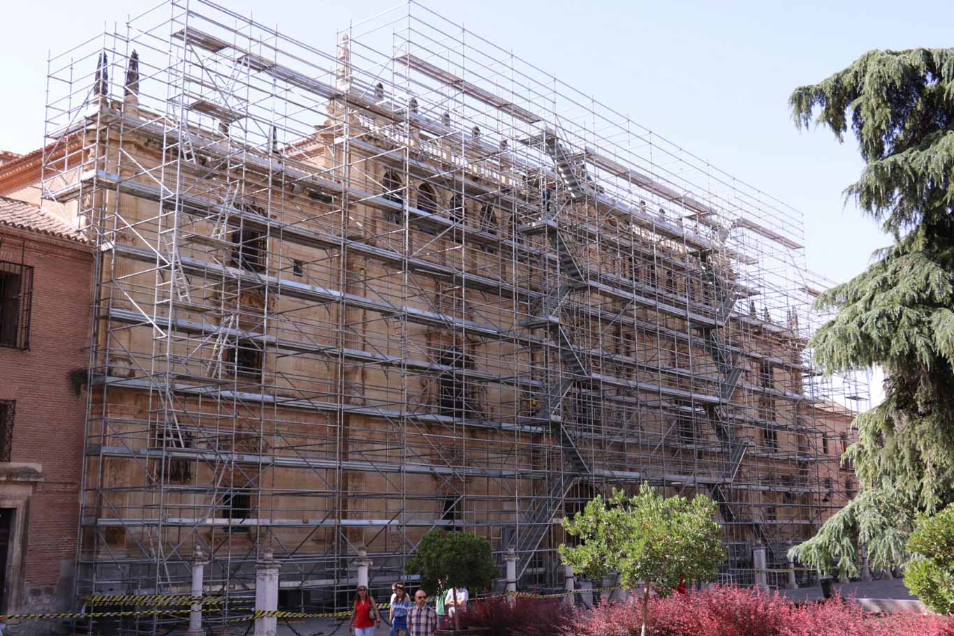 fachada-de-la-universidad-de-alcala-en-obras-4