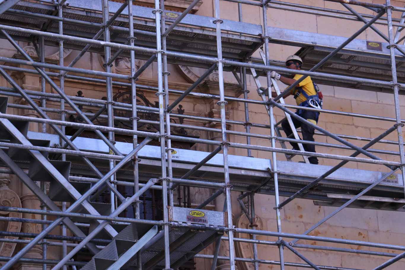 fachada-de-la-universidad-de-alcala-en-obras-7