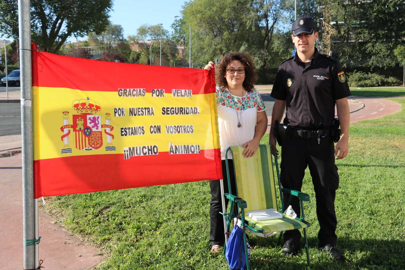 frente a la Comisaría de Policía