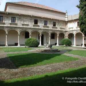 Universidad de Alcalá - Patio Trilingüe. Fotografía Científica (UAH)