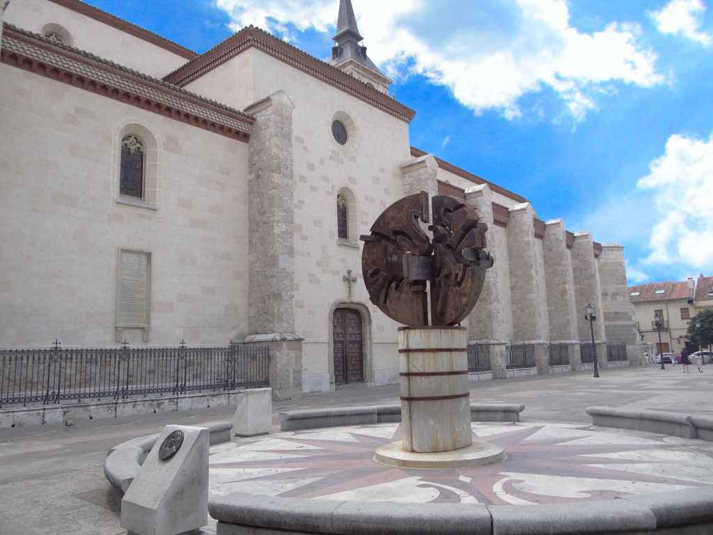 Catedral magistral y plaza de los santos niños