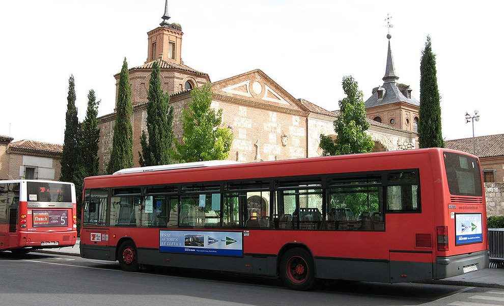 Autobús en la Plaza de Cervantes