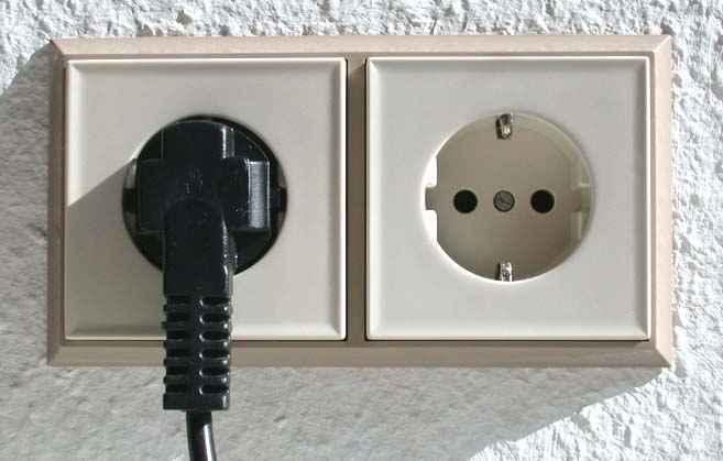 Adaptador de pared de 4 tomas de corriente y enchufe de enchufe europeo a  Estados Unidos