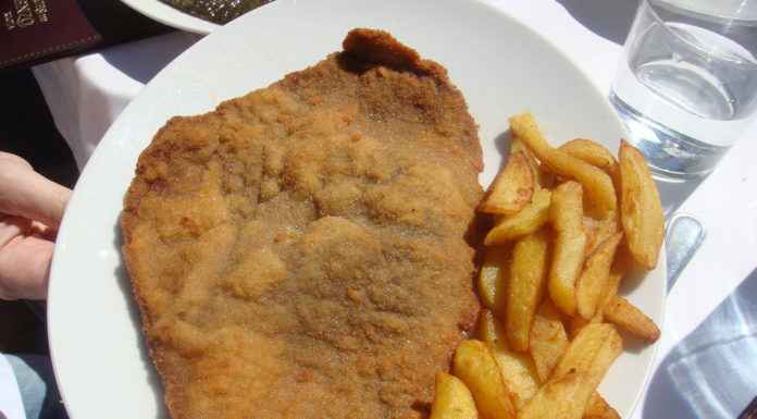 Filete empanado con patatas fritas