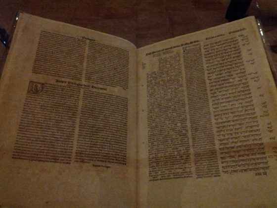 Homenaje a la Biblia Políglota Complutense en la Capilla de San Ildefonso de Alcalá de Henares