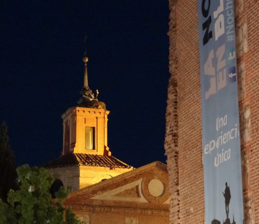 La noche en Blanco Alcalá 2014 - Torre de Santa María y Capilla del Oidor en la Plaza de Cervantes