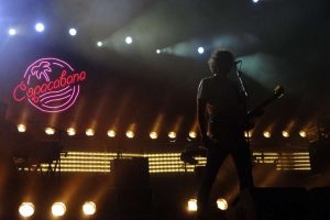 Ni la lluvia pudo con el potente directo de Izal en Alcalá