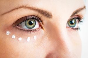 10 consejos para cuidar tu contorno de ojos