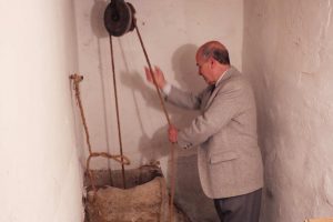 El pozo que albergó la partida de bautismo de Cervantes