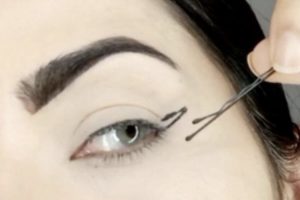 El truco de la horquilla para maquillarte los ojos
