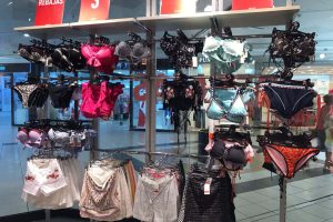 Los biquinis y bañadores de Triumph La Dehesa son ¡para morir de amor!