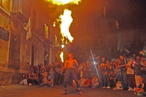 Los Delirios de Cervantes incendian la noche del Mercado Cervantino