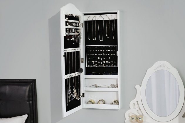 ¡Atenta! Llega el invento más top para tu dormitorio: el armario espejo joyero