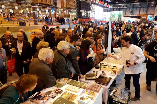 Plademunt y Ki-Jote ponen toda la carne en el asador en los showcookings de FITUR