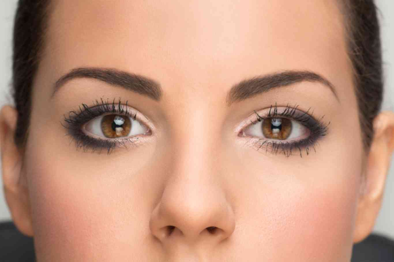 Eyeliner permanente: todas las ventajas e inconvenientes de tatuarse la raya del ojo