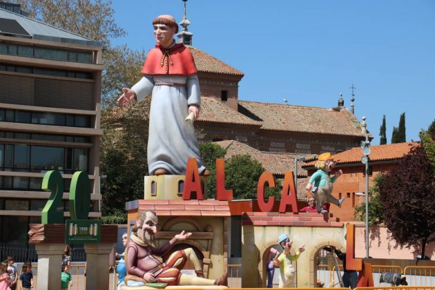Alcalá de Henares hace la plantá de su falla 2018 en homenaje a la ciudad