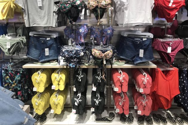 Bikinis y bañadores low cost en Lefties