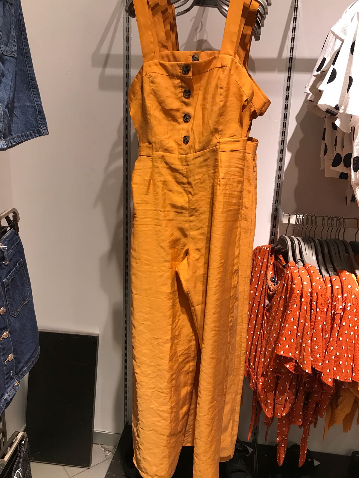 tienda luz de sol Sospechar Bershka tiñe sus prendas del color tendencia esta temporada - Dream Alcalá