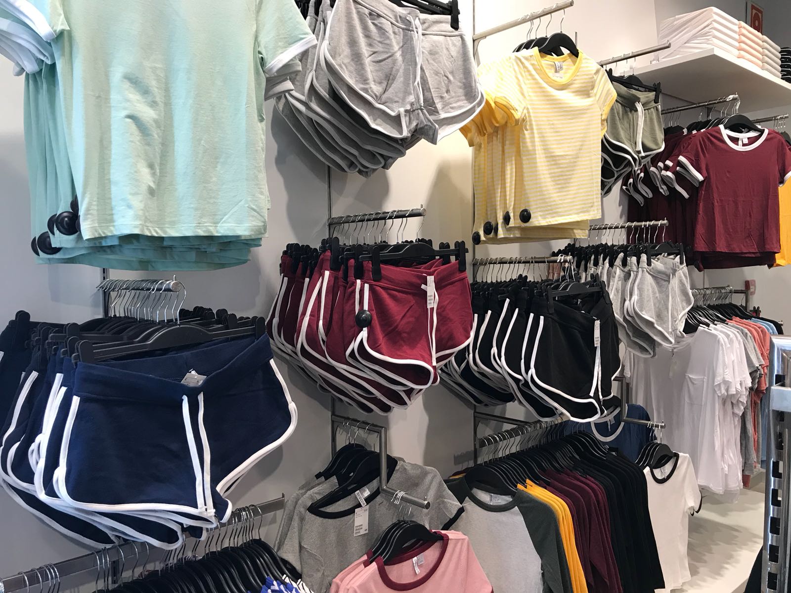 La ropa deportiva top está en H&M Alcalá Magna - Dream Alcalá