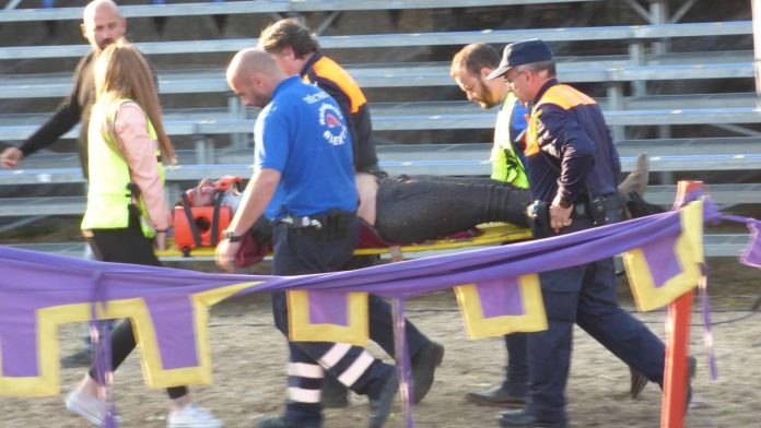 Susto en el accidente de un caballero en las justas medievales
