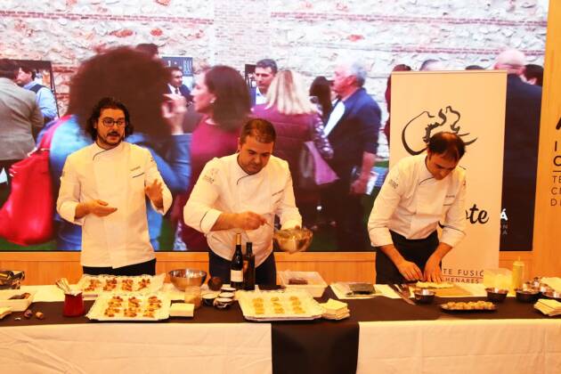 Los showcooking del estand de Alcalá en FITUR completan tres días de éxito