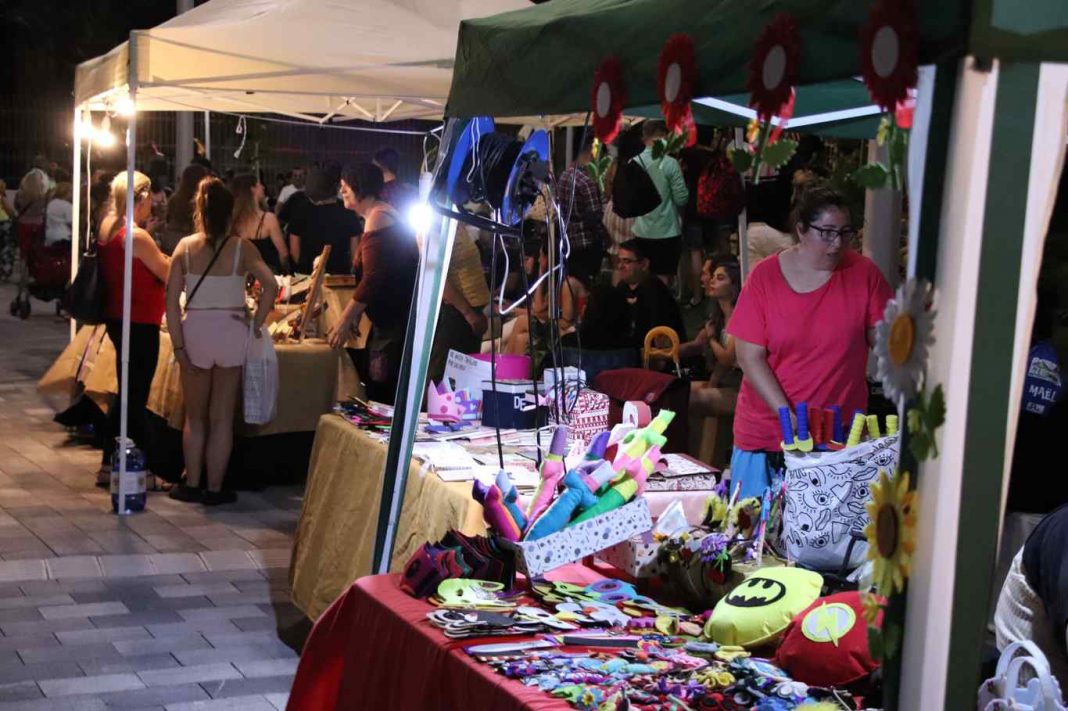 La Hoguera de San Juan de Alcalá de Henares arde en la noche del