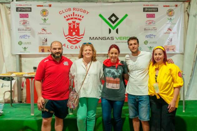 Una concejala de Camarma gana el concurso de tortillas de Taberna 7 y Rugby Alcalá