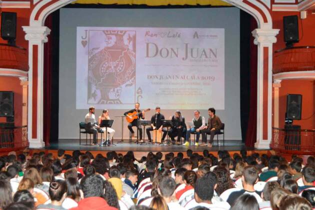 400 estudiantes se acercan al Don Juan en Alcalá de la mano de Ron Lalá