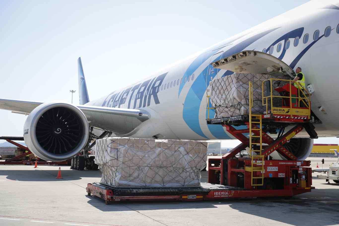 La llegada de un tercer avión a Barajas supera las 1.000 toneladas ...