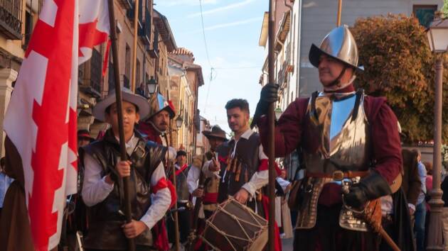 Cervantes recibe de nuevo el homenaje castrense de sus Tercios en Alcalá