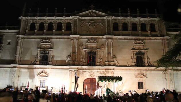 Alcalá de Henares vivió en todo su esplendor la vuelta de la Semana Santa a las calles