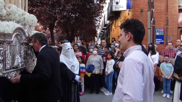 La Levantá de la Soledad Coronada por la pequeña María