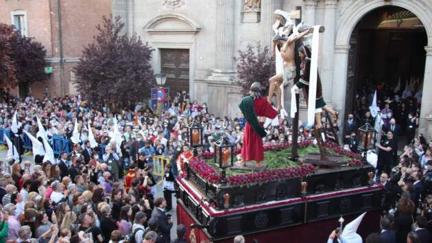 Resumen de la procesión de la Soledad Coronada y el Sagrado Descendimiento 2022