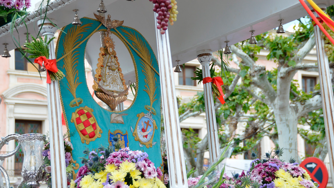 La Virgen del Rocío vuelve a casa por Navidad después de tres meses de  restauración