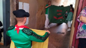 Los Jardineros tuvieron que suspender su corrida, pero los Jarditoros salieron por los soportales