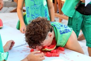 Comesandías, alpargatas y futbolines protagonizaron la tarde del jueves en Ferias