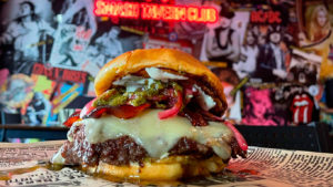 Smash Tavern Burger Club: hamburguesas, coctelería, cervezas y rock & roll en Alcalá de Henares