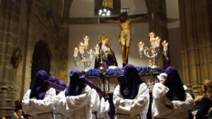 La Hermandad de los Trabajos procesionó dentro de la Catedral en la Semana Santa 2024