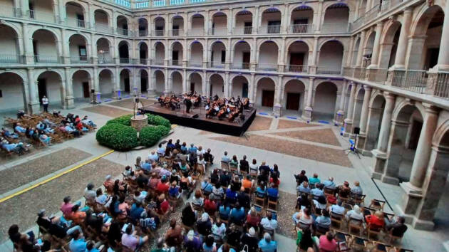 Música clásica en el Patio de Santo Tomás de Villanueva de la Universidad