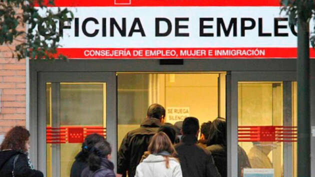 Octubre supone una ligera bajada del paro en Alcalá de Henares