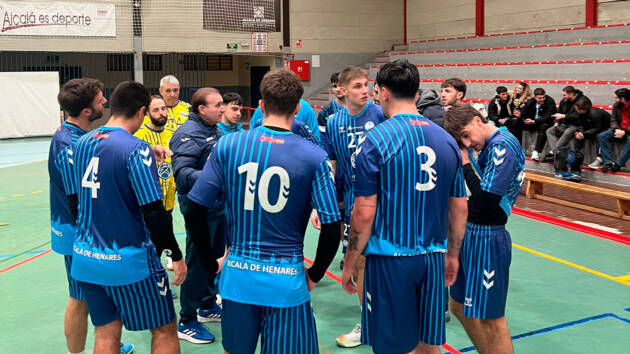 El CD Iplacea de balonmano vuelve a ganar y mira a la parte alta de la tabla
