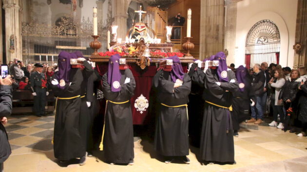 La lluvia también impidió salir a la procesión del silencio o Santo Entierro de 2025